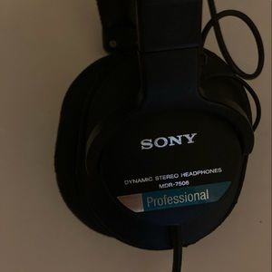 Sony MDR7506 Professional Large Diaphragm Headphone